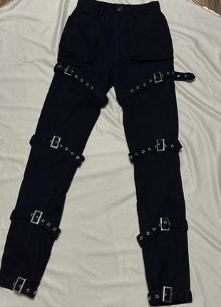 Нереальні скіні джинси з бряжками