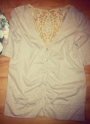 Неймовірно ніжна футболочка з укороченими рукавами і ажурною спинкою