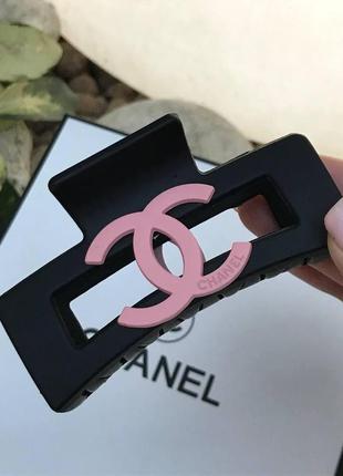 Заколка краб большой черный для волос с розовым логотипом chanel2 фото