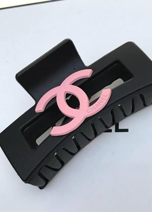 Заколка краб большой черный для волос с розовым логотипом chanel3 фото