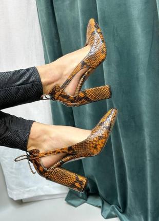 Эксклюзивные туфли лодочки из итальянской кожи женские на каблуке7 фото