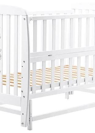 Детская кроватка друзья белая на маятнике бес ящика