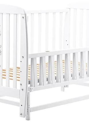 Детская кроватка друзья белая на маятнике бес ящика