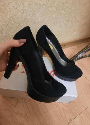 Туфли на каблуке в идеальном состоянии