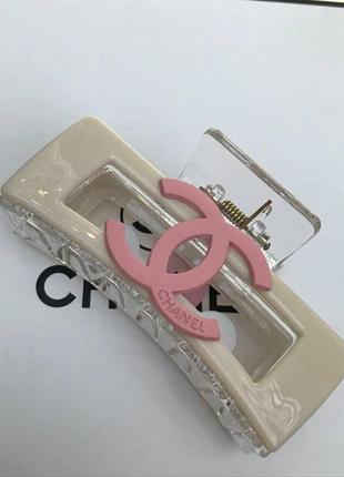 Заколка краб большой белый для волос с розовым логотипом chanel2 фото