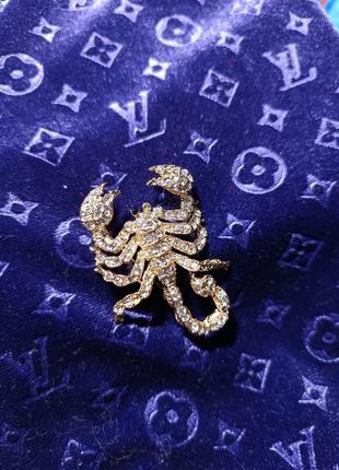Брошь скорпиона