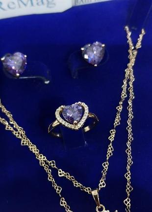 Подарок девушке - набор "аметистовые сердечки в золоте и цирконы" серьги, кольцо и колье в коробочке4 фото
