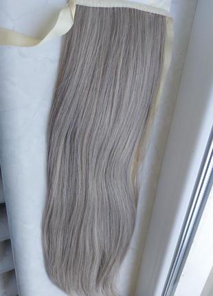 Хвост-шиньон на ленте блондинки