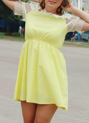 Летнее желтое платье с открытыми плечами3 фото