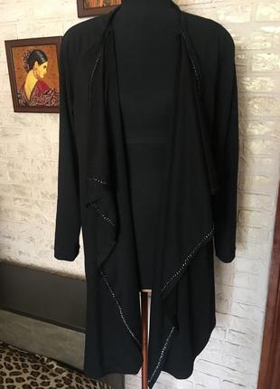 Черная накидка с цепочкой