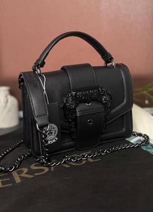 Женская небольшая черная сумка versace с цепочкой1 фото