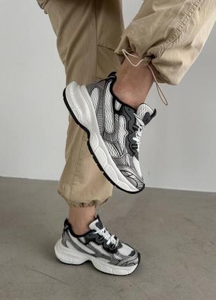 Жіночі кросівки для спорту з еко шкіри + текстиль в комбінованому кольорі сірий з білим