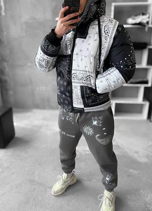 Куртка пуховик с принтами черная