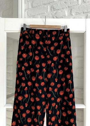 Классические брюки в цветы h&m 36/382 фото