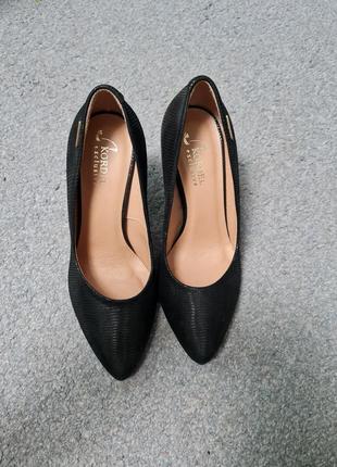 Черные туфли лодочки на широком каблуке кожаные kordel2 фото