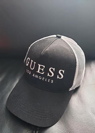 Женская кепка (тракер) guess