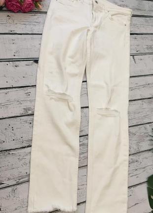 Белые джинсы h&m с прорезями потёртостями8 фото