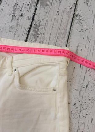 Белые джинсы h&m с прорезями потёртостями4 фото