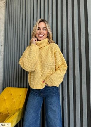 Светр жіночий жовтий в'язаний короткий з горловиною oversize