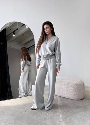 Костюм в стилі  zara 
розмір 42 44     46 48

колір:
світло-бєжевий
бєжевий
світло сірий
сірий
чорний

100% бавовна1 фото