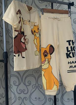 Костюм