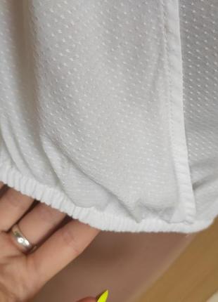Ніжна біла легка легка блузка з запахом4 фото