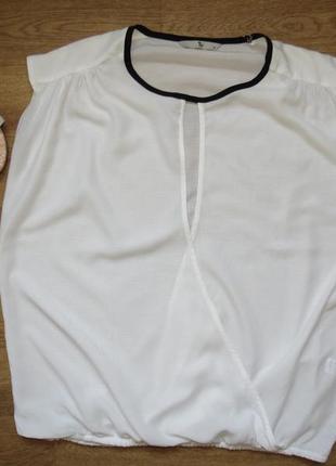 Ніжна біла легка легка блузка з запахом5 фото
