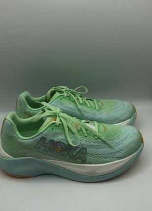 Оригінальні кросівки жіночі бігові від бренду hoka