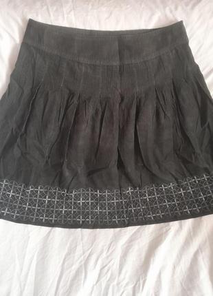 Черная вельветовая юбка с вышивкой и бисером marks & spencer2 фото