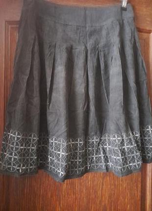 Черная вельветовая юбка с вышивкой и бисером marks & spencer6 фото
