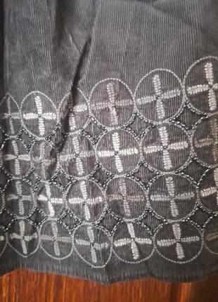 Черная вельветовая юбка с вышивкой и бисером marks & spencer8 фото