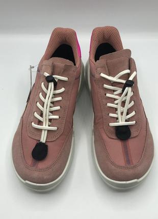 Оригінальні кросівки жіночі на системі gore tex шкіряні в розмірі 35 від бренду ecco