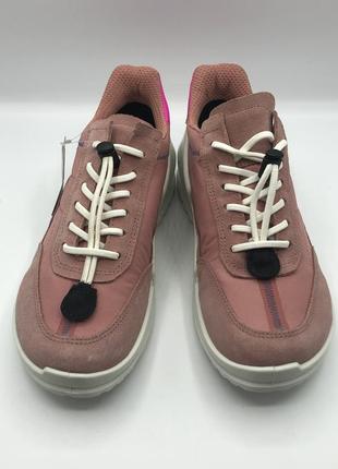 Оригінальні кросівки жіночі на системі gore tex шкіряні в розмірі 35 від бренду ecco2 фото