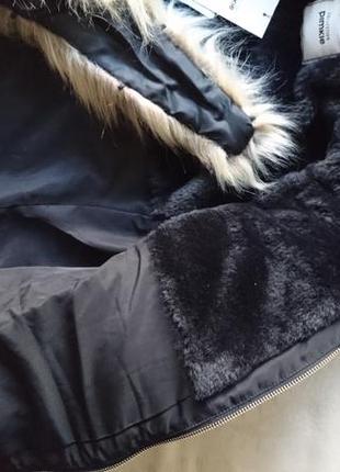 Новая куртка демисезон черная стеганая с меховым воротом4 фото