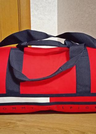 Спортивна сумка tommy hilfiger. оригінал. куплена в сша.3 фото