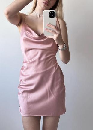 Атласное платье розового цвета1 фото