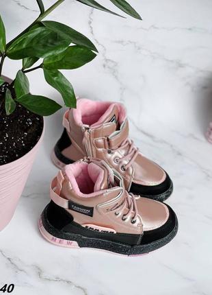 Ботинки материал эко-кожа внутри флис цвет розовый + черный на молнии + шнуровка кроссовки хайтопы4 фото