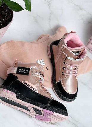 Ботинки материал эко-кожа внутри флис цвет розовый + черный на молнии + шнуровка кроссовки хайтопы2 фото