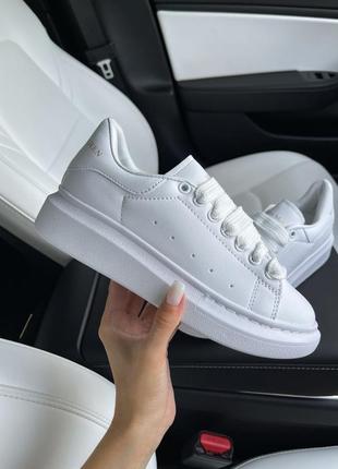 Розкішні жіночі кросівки у стилі alexander mcqueen triple white premium білі