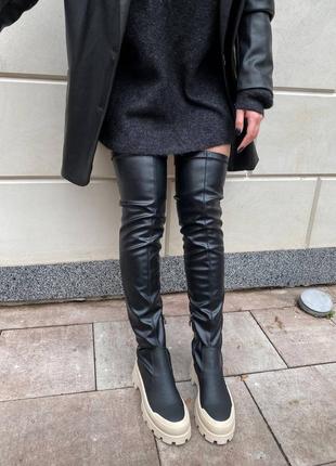 Високі стильні чорні ботфорти з бежевою підошвою весняні осінні демі жіночі5 фото
