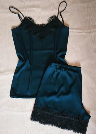 Шелковая пижама.