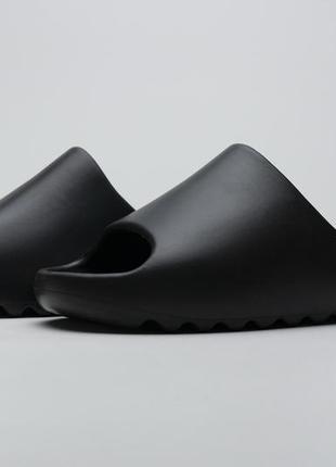 Сланцы женские, мужские adidas yeezy черные (адидас изи, адидасы, шлепанцы, шлепки, тапки)4 фото