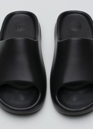 Сланцы женские, мужские adidas yeezy черные (адидас изи, адидасы, шлепанцы, шлепки, тапки)6 фото