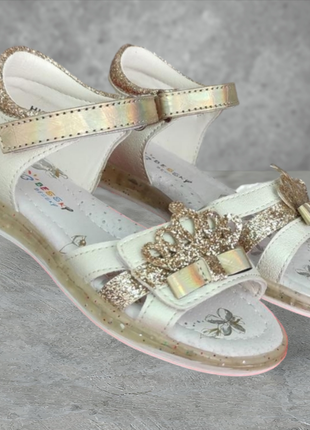 Босоножки с пяткой сандалии для девочки золото, бежевые корона5 фото