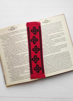 Закладка для книги в украинском стиле с двусторонней ручной вышивкой.2 фото