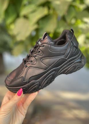 Кроссовки на платформе черные