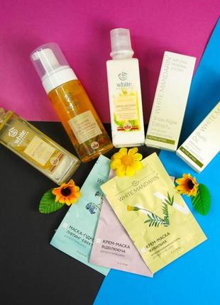 Подарунковий набір косметики для мами на 8 березня по догляду за обличчям white mandarin