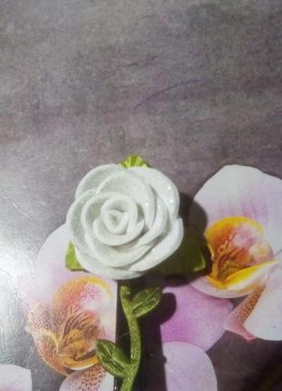 Заколка "роза со стеблем", белая1 фото