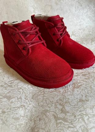 Женские замшевые ботинки ugg красные9 фото