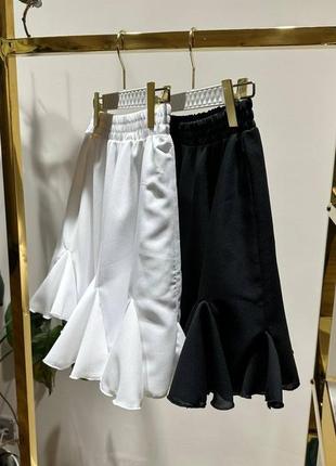Мини юбка с рюшами оборками короткая воздушная юбка из креп шифона на подкладке талия на резинке черная белая юбочка3 фото
